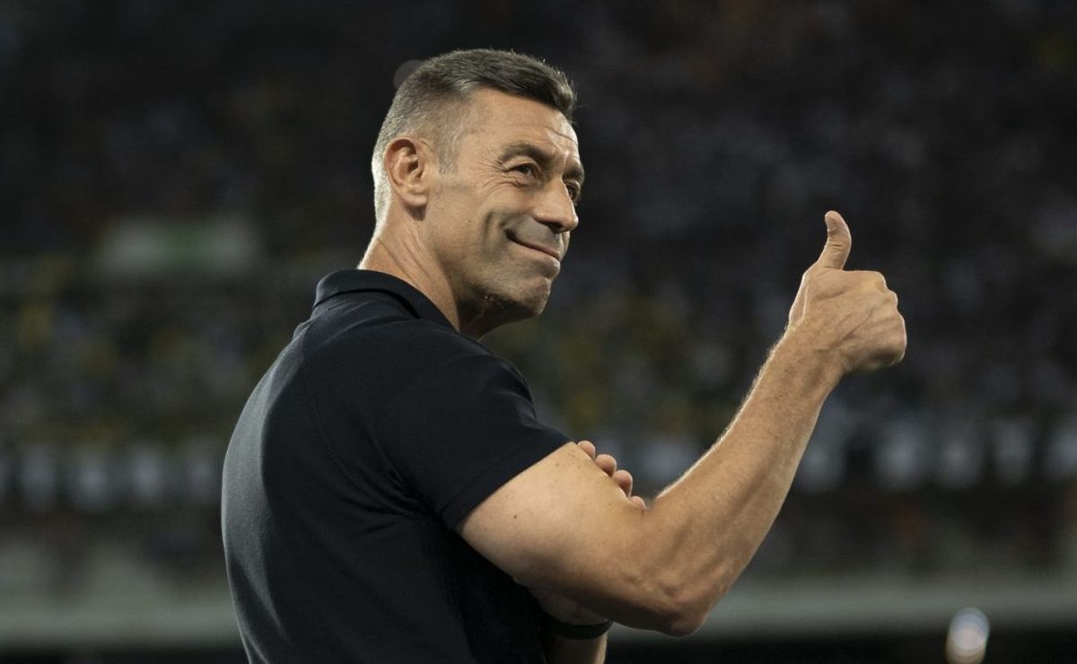 Após ser anunciado no Santos, Pedro Caixinha pede a sua 1ª contratação