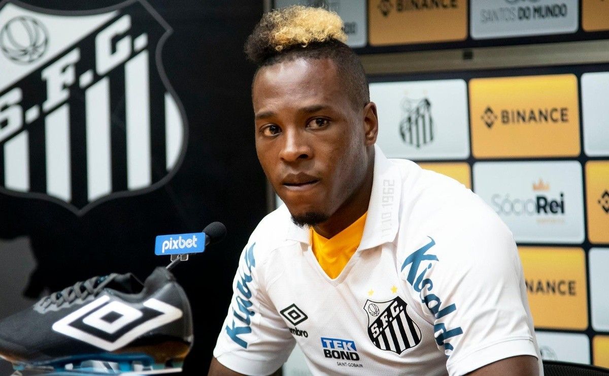 Jhojan Júlio é oferecido ao São Paulo, após trabalhar com Zubeldía na LDU