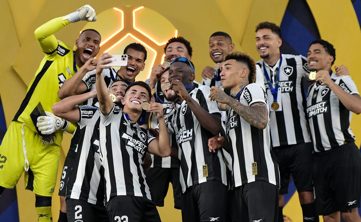 Botafogo encerra 2024 com 21 contratações e R$ 400 milhões de investimentos