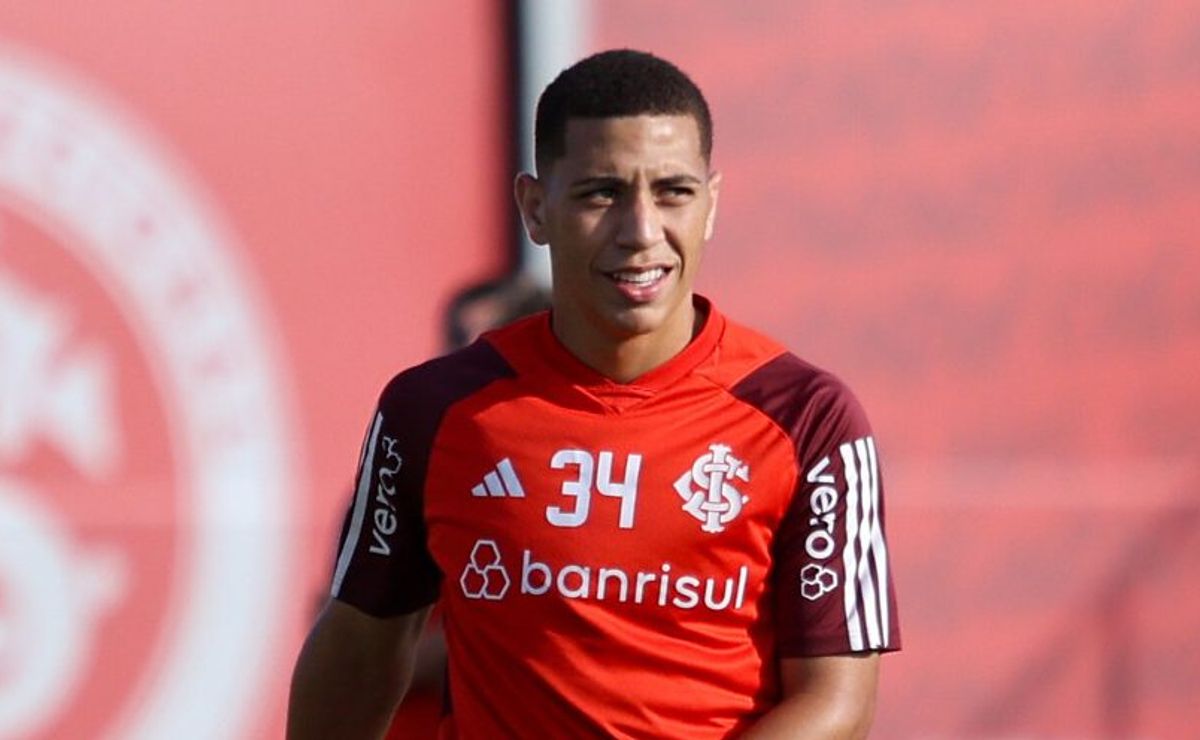 Internacional pode vender Gabriel Carvalho após Arsenal acenar com proposta de R$ 160 milhões