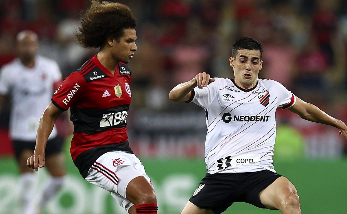 Pedro Caixinha aprova Léo Cittadini e Tiquinho Soares em lista de 5 nomes para reforçar Santos