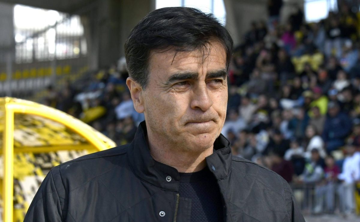 Gustavo Quinteros no Grêmio pode ter reviravolta e treinador argentino pode fechar com outro time brasileiro