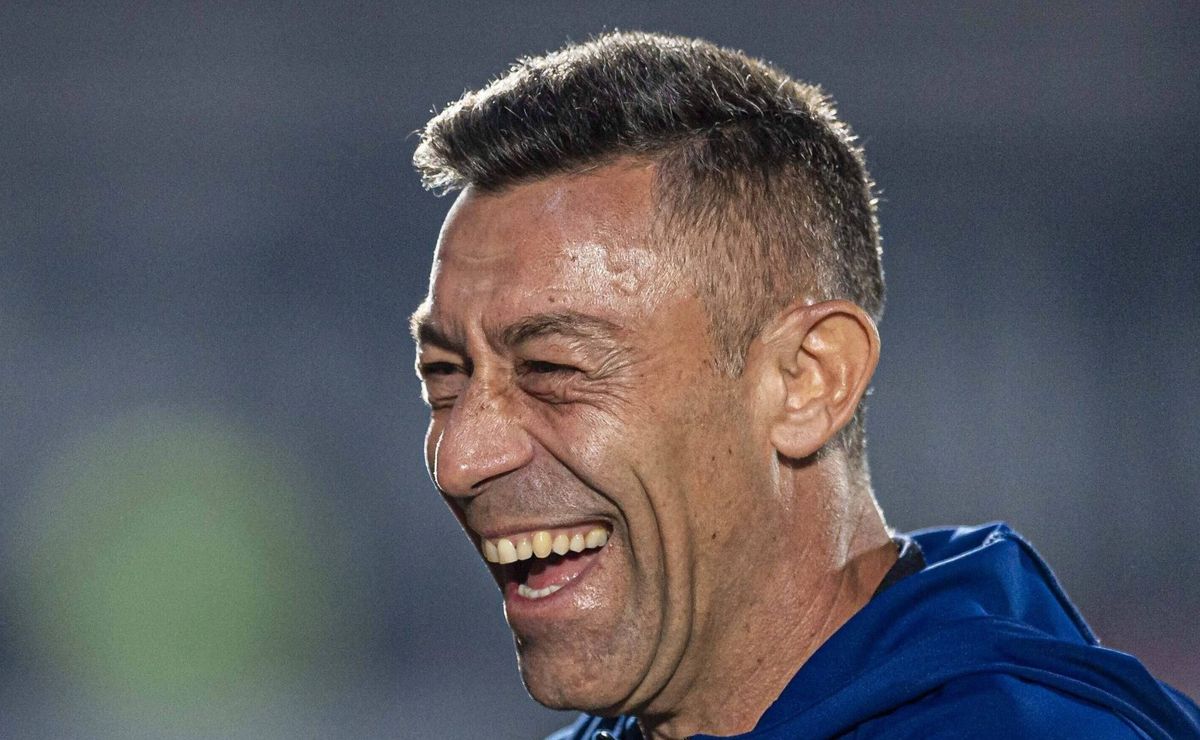 Pedro Caixinha autoriza Santos a fechar com 1ª contratação para 2025 e Thiago Maia negocia