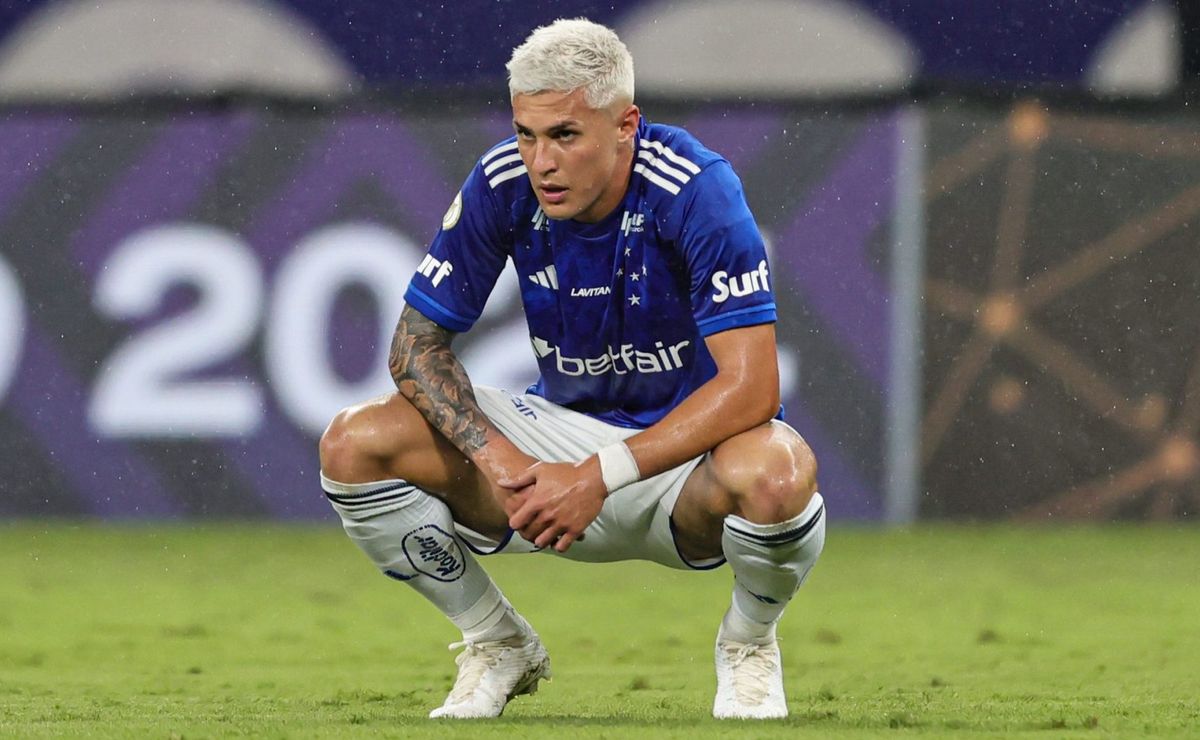 Necaxa-MEX desiste de Mateus Vital e faz proposta oficial pela contratação de Barreal, do Cruzeiro