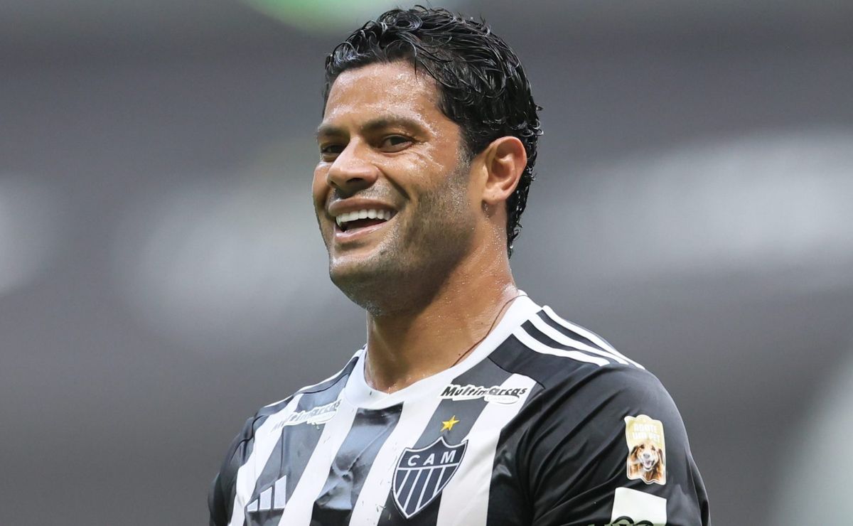 Flamengo terá que vencer concorrência do Atlético-MG de Hulk para contratação de centroavante