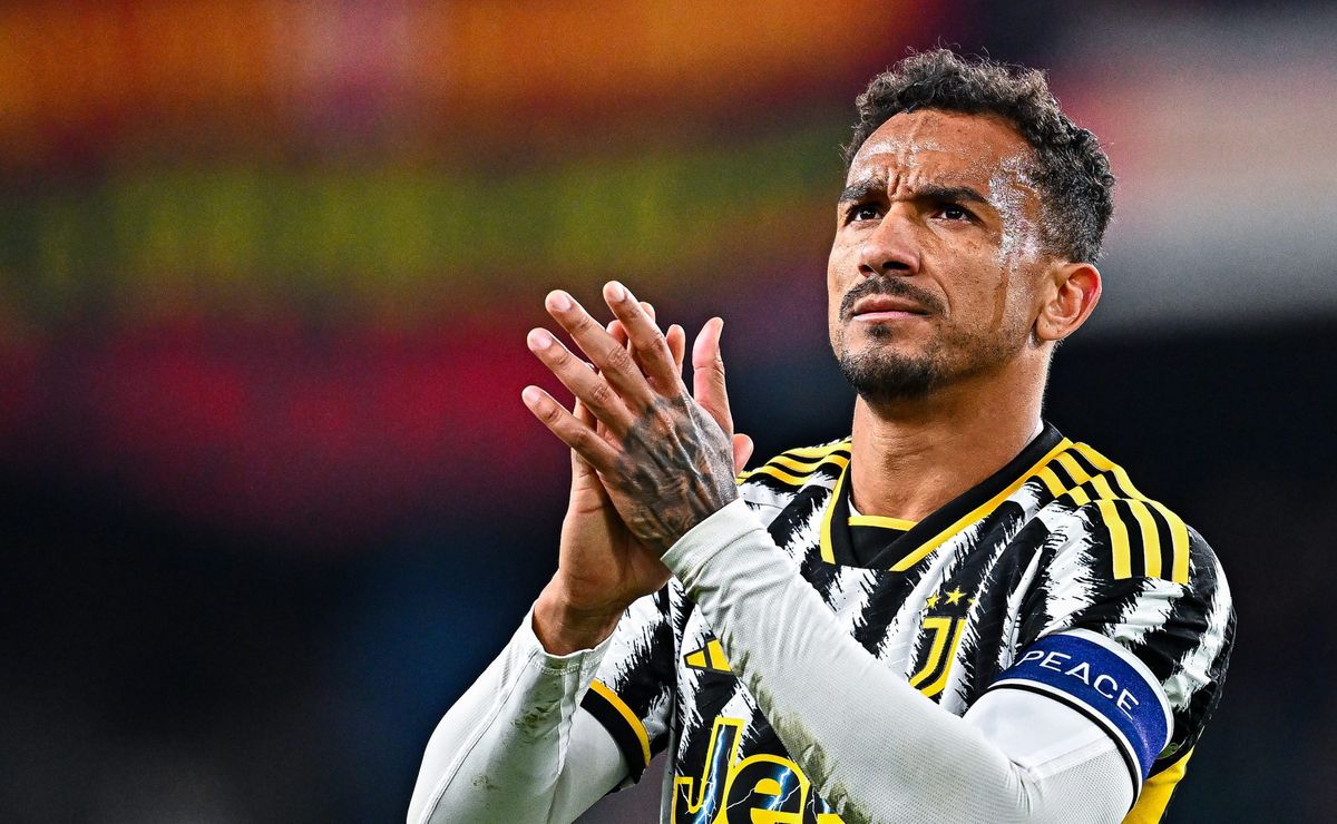 Interesse do Flamengo, Danilo encaminha acerto com o Napoli, afirma Venê Casagrande