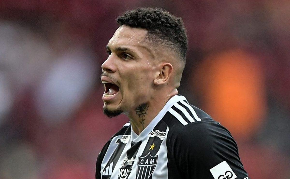 Compra de Paulinho tem contratempo com Patrick, e problema atrasa procedimento da negociação