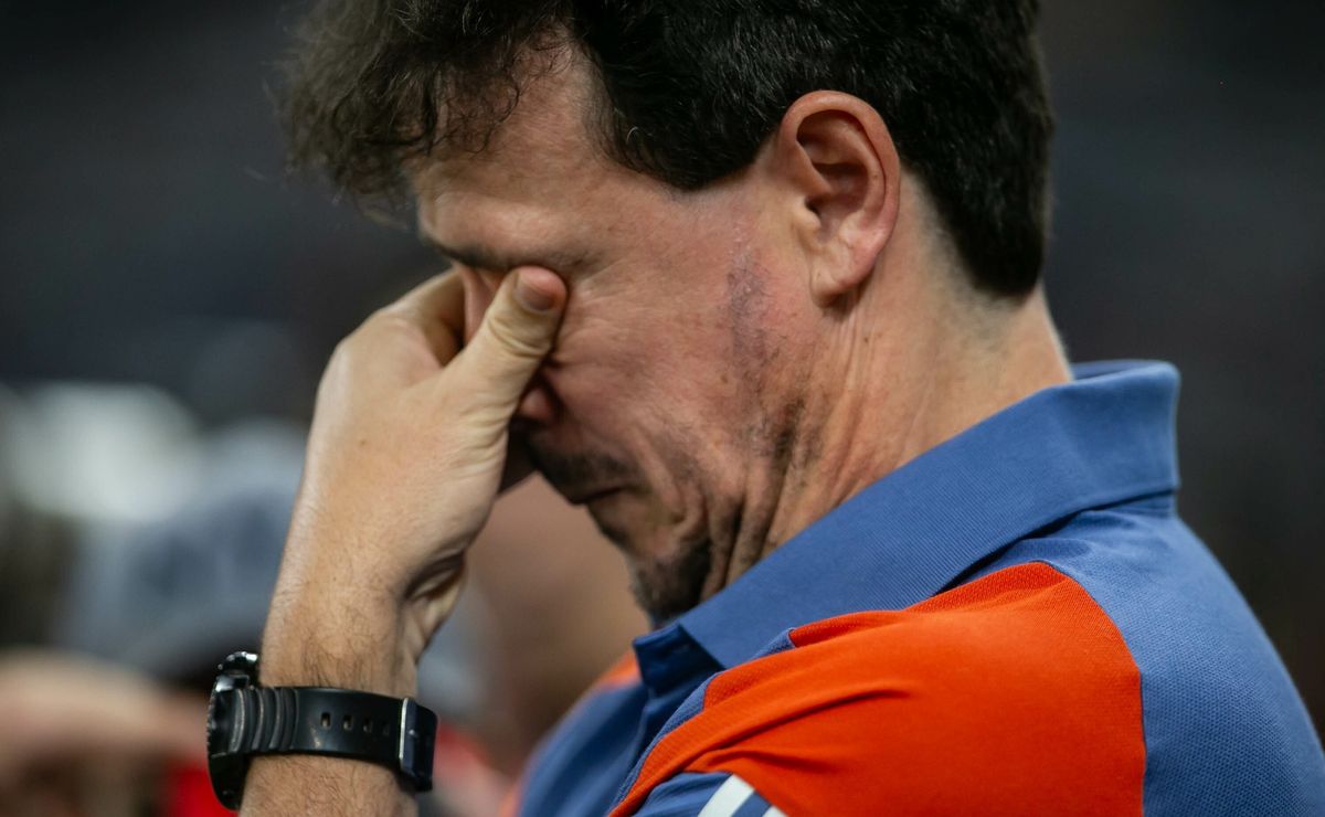 Lateral troca Cruzeiro de Fernando Diniz por rival e gera expectativa com anúncio enigmático