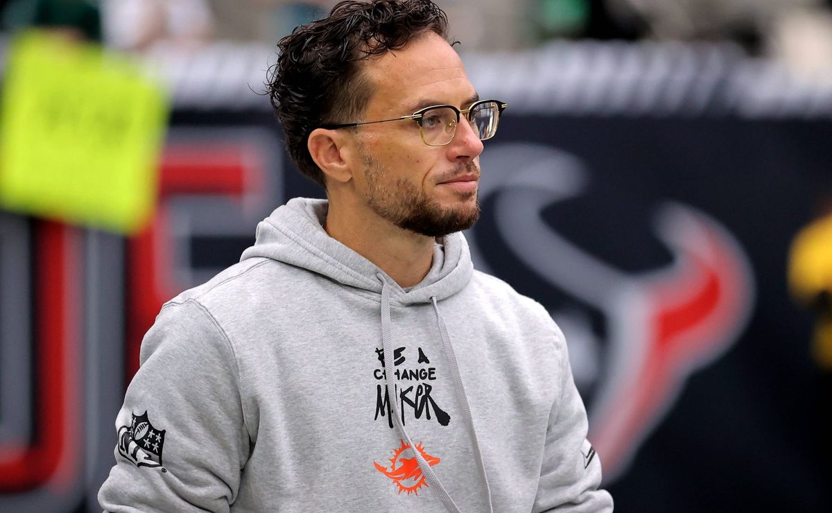 Mike McDaniel dispensa companheiro importante de Tua Tagovailoa nos Dolphins na NFL