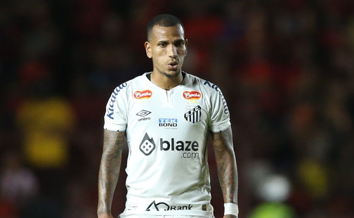 Otero vive reviravolta no Santos e saída ao Nacional-URU vira questão de tempo