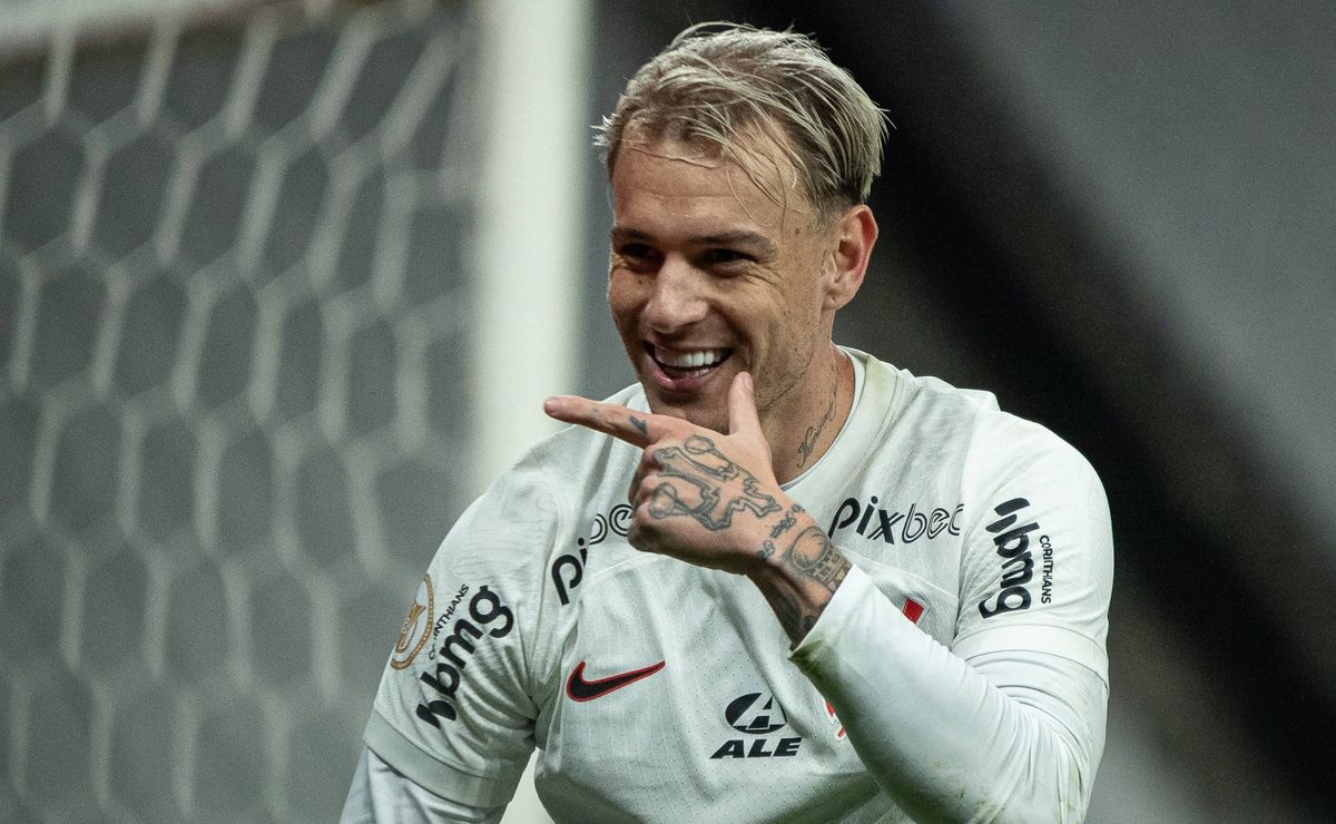 Volta de Cuca ao Atlético-MG fez retorno de Róger Guedes ser aprovado pela torcida do Galo