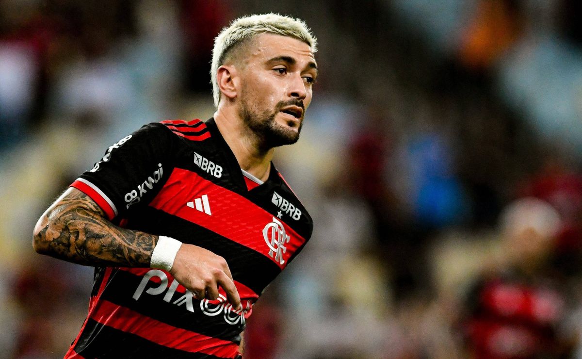 Zico fala o que pensa sobre Arrascaeta do Flamengo e 'ironiza' situação sobre a camisa 10