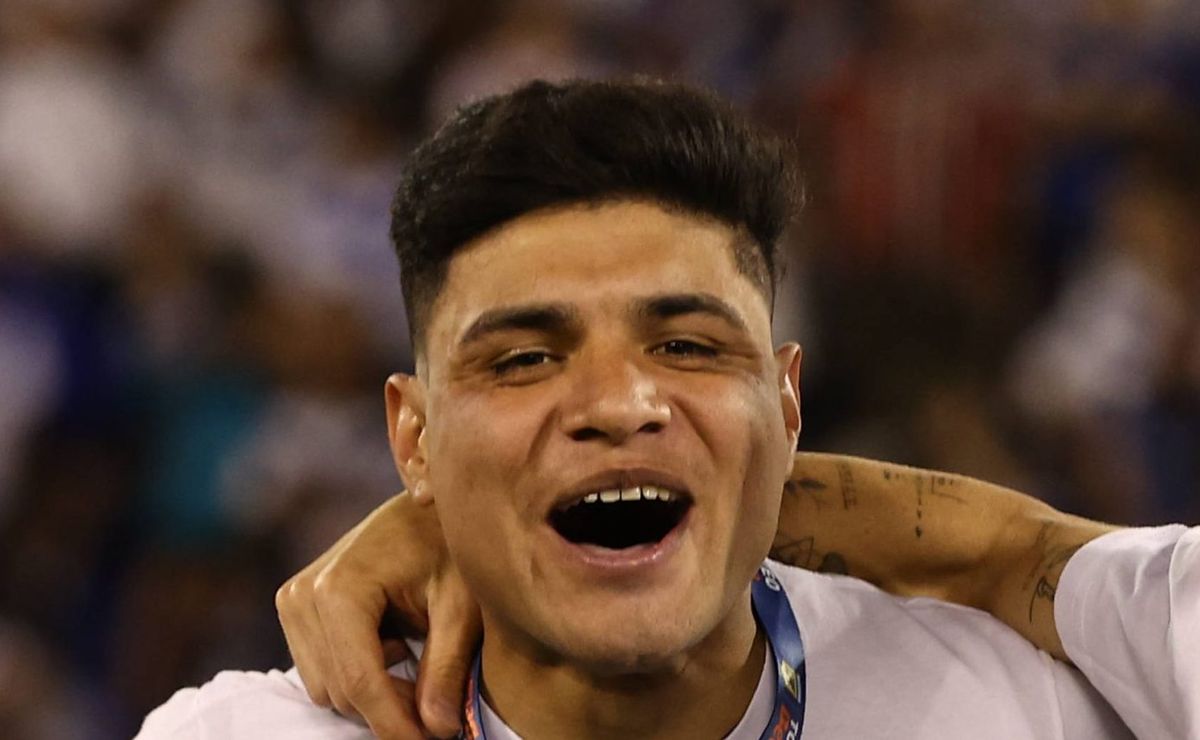 Grêmio disputa Claudio Aquino com 3 times e meia define futuro nos próximos dias