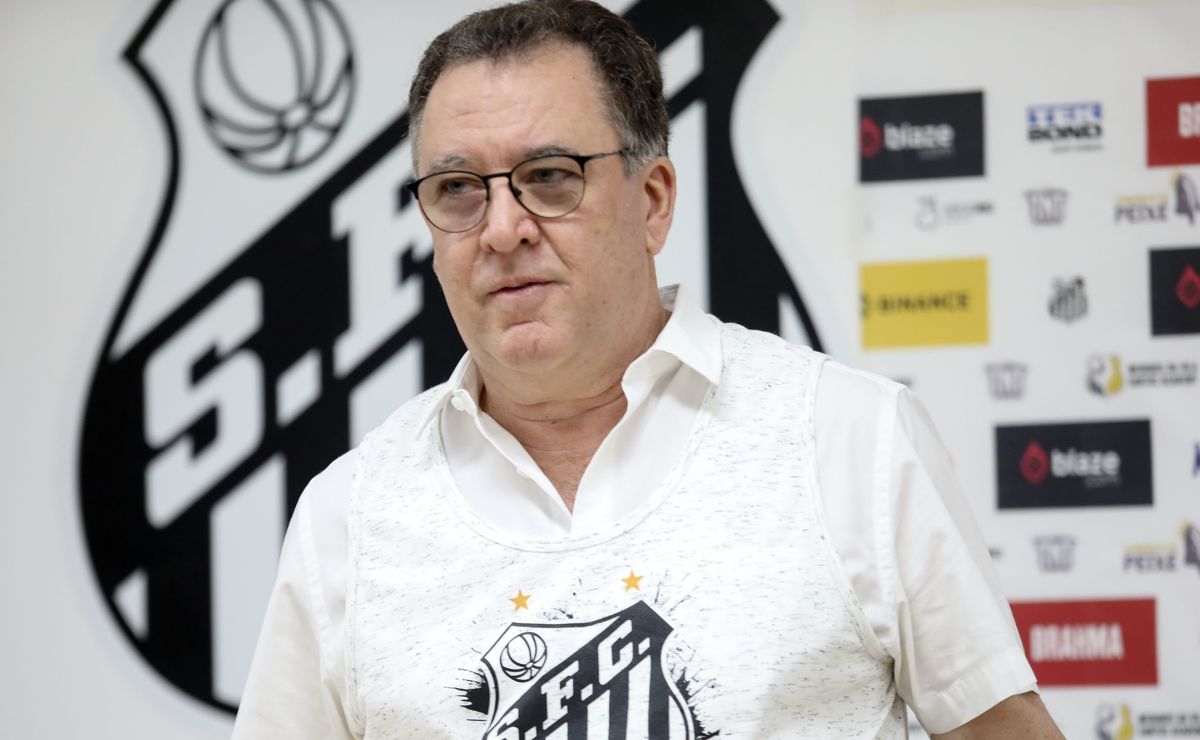 Santos de Marcelo Teixeira toma decisão de cancelar pré-temporada devido ao atraso de contratações
