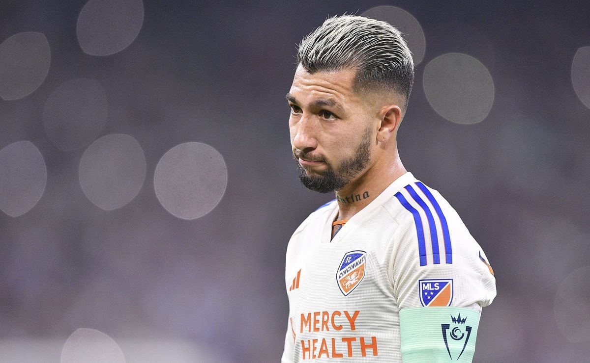 Luciano Acosta decide onde quer jogar e deseja atuar no Corinthians com Memphis