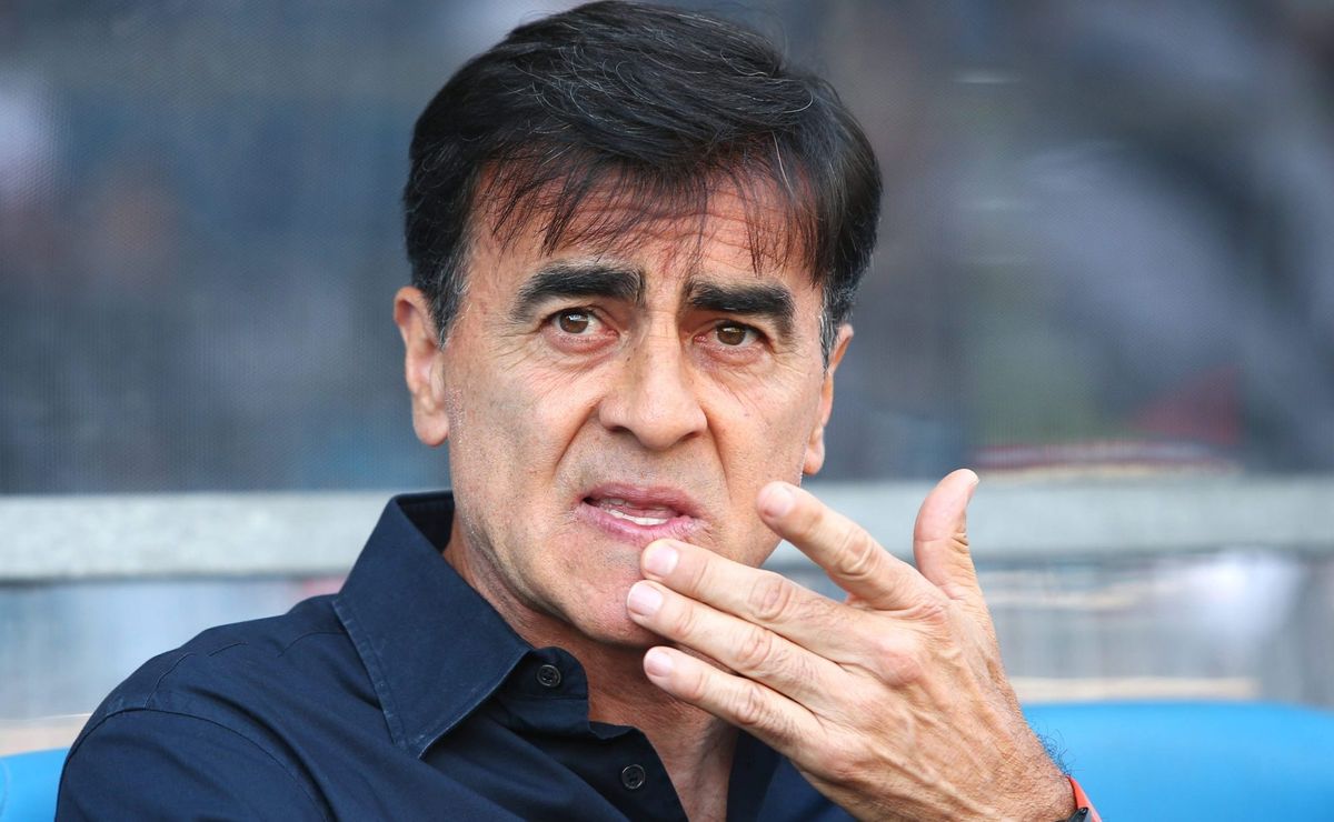 Futuro de goleiro fica 'nas mãos' de Gustavo Quinteros que dá veredito final