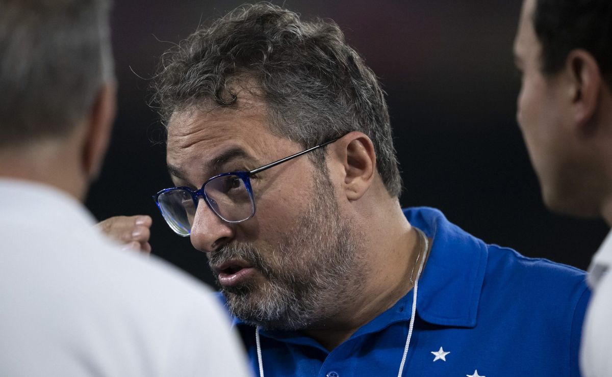Alexandre Mattos fica revoltado com vazamento de negócio por Raphael Veiga e toma atitude no Cruzeiro