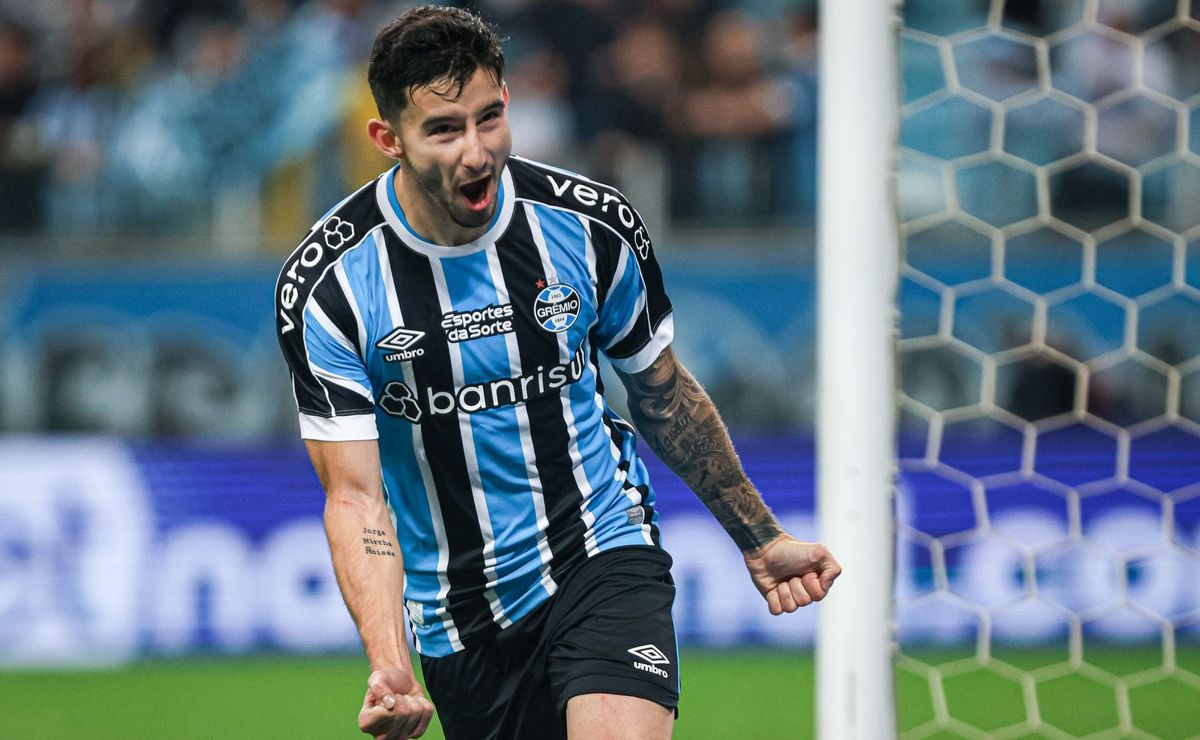 Grêmio dificulta saída de Villasanti ao Palmeiras pedindo R$ 100 milhões pelo atleta