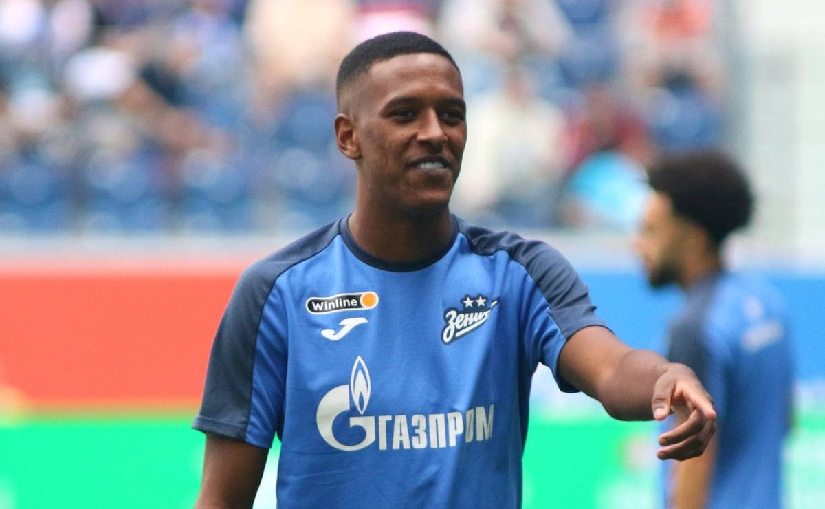 Robert Renan fechado como novo reforço de Caixinha no Santos em 2025 é aprovado pelos torcedores