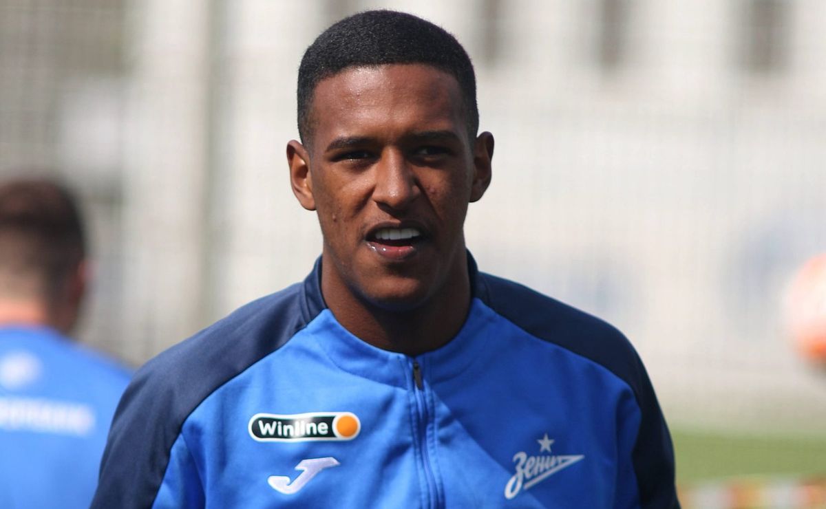 Robert Renan contratado e jogando com André Ramalho no Corinthians em 2025 é aprovado pela Fiel