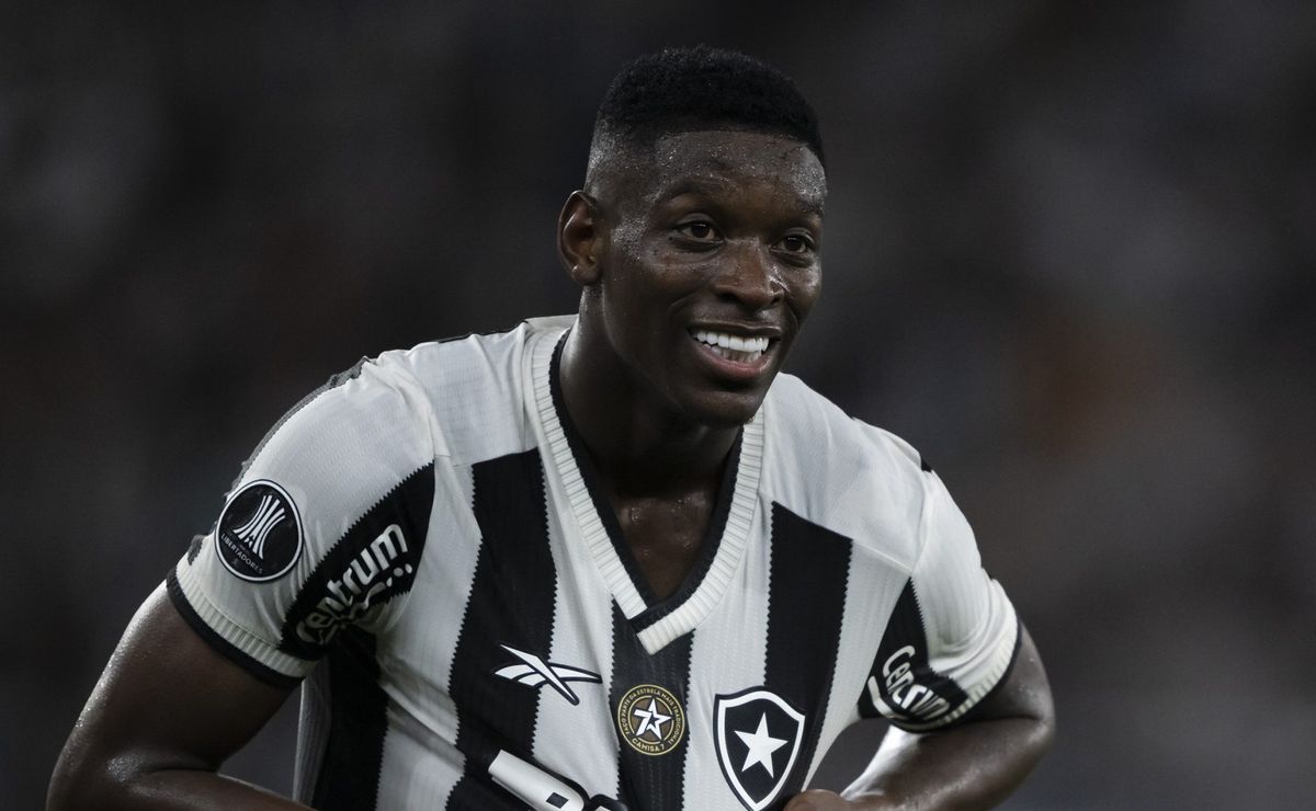 Botafogo inicia conversas com a Fiorentina após proposta oficial por Luiz Henrique