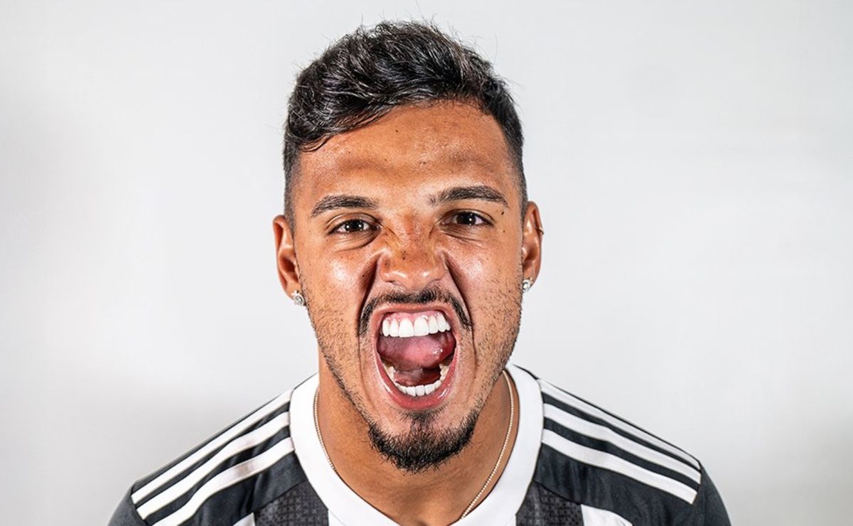 Atlético-MG anuncia a contratação de Gabriel Menino em transação milionária