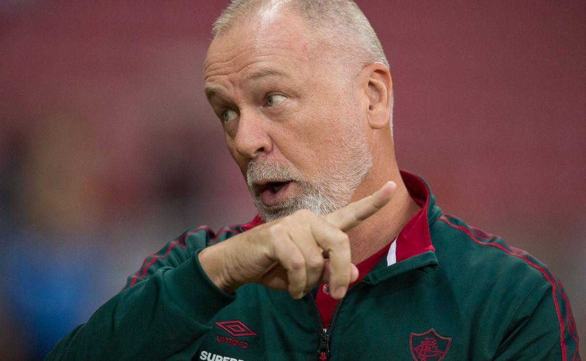 Mano Menezes descarta campeão da Libertadores, que se despede do Fluminense
