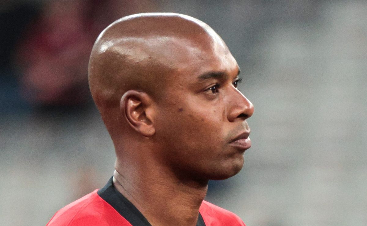 Aos 39 anos, Fernandinho é aprovado no Santos e Clube busca informações para contratá-lo