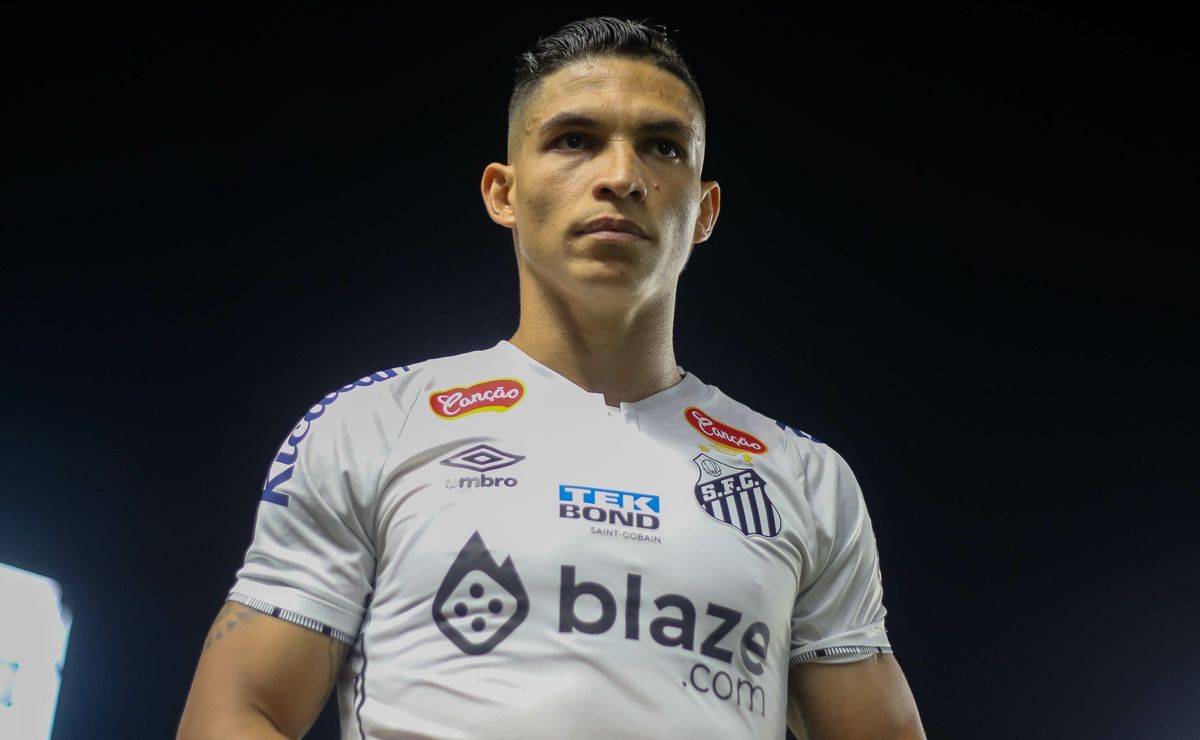 Rodrigo Ferreira fica perto de deixar o Santos após avançar em negociação com clube paulista