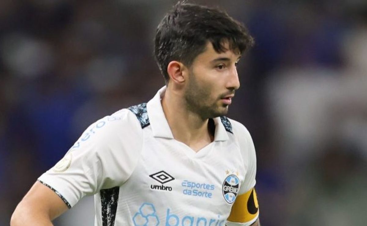 Palmeiras faz proposta de R$ 50 milhões para comprar Villasanti e Grêmio toma decisão descartando negócio
