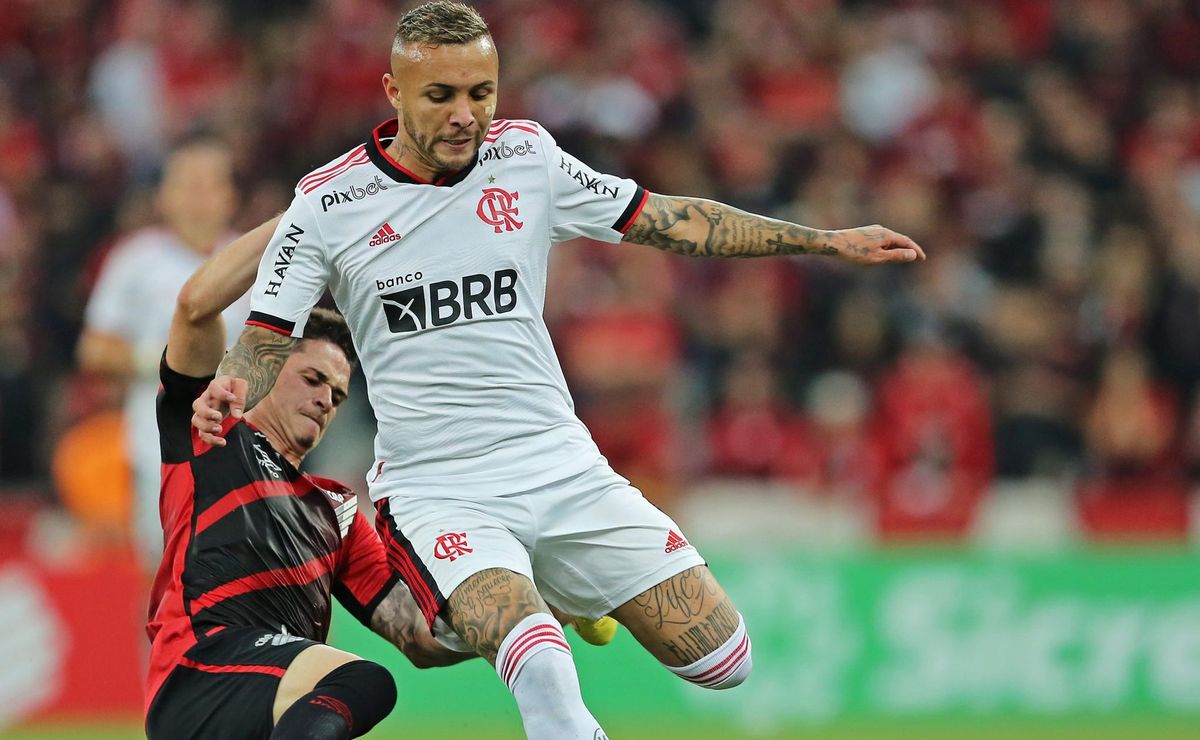 Ciga aprova e Atlético-MG avalia contratação do lateral Khellven, ex-Athletico e hoje no CSKA