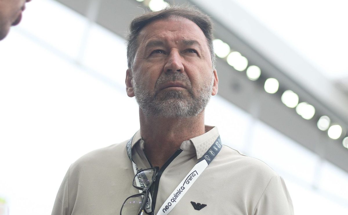 Augusto Melo atende pedido da Fiel, e cadeiras estão sendo removidas do Setor Sul da arena