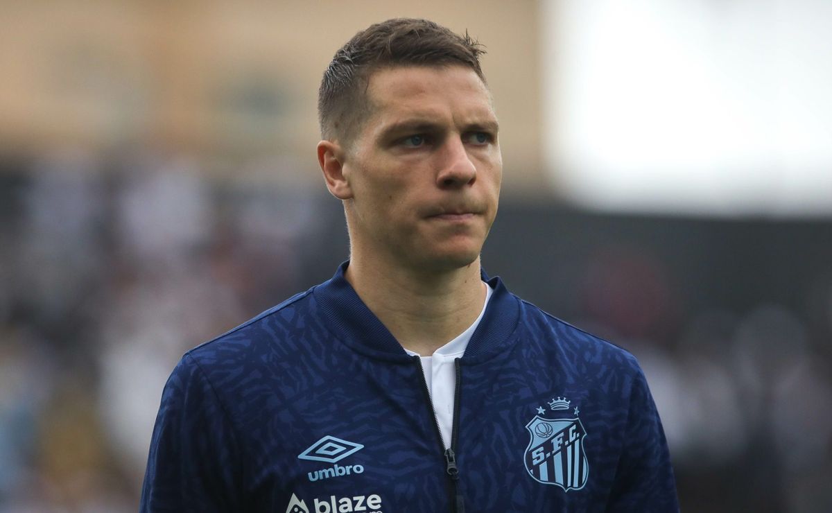 Santos prepara faxina com mais 5 saídas do elenco com Julio Furch, Rodrigo Fernández e +3