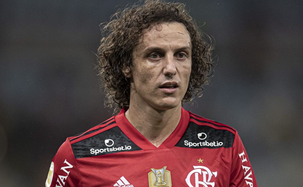 David Luiz topa redução salarial e Corinthians toma decisão sobre contratação do zagueiro
