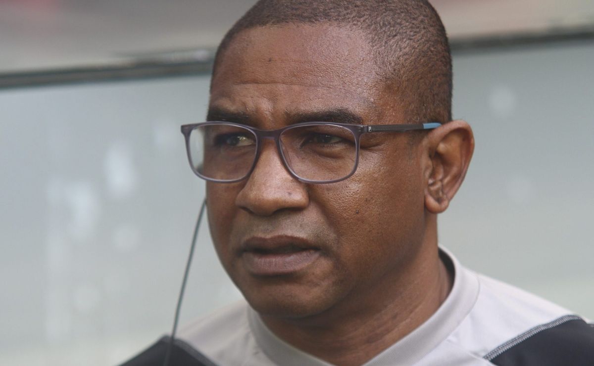 Volta de César Sampaio no Santos é anunciada de última hora para ajudar Pedro Caixinha