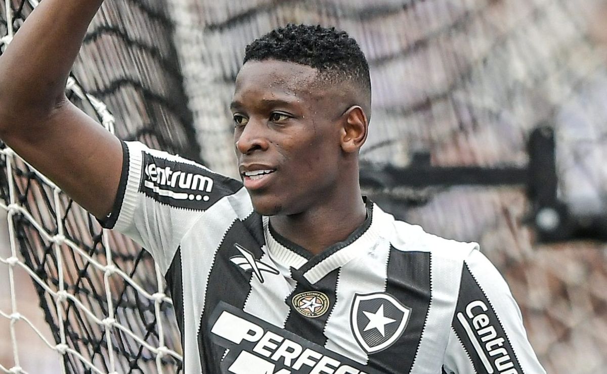 Luiz Henrique 'manda a real', e fica irritado com postura de John Textor em negociação