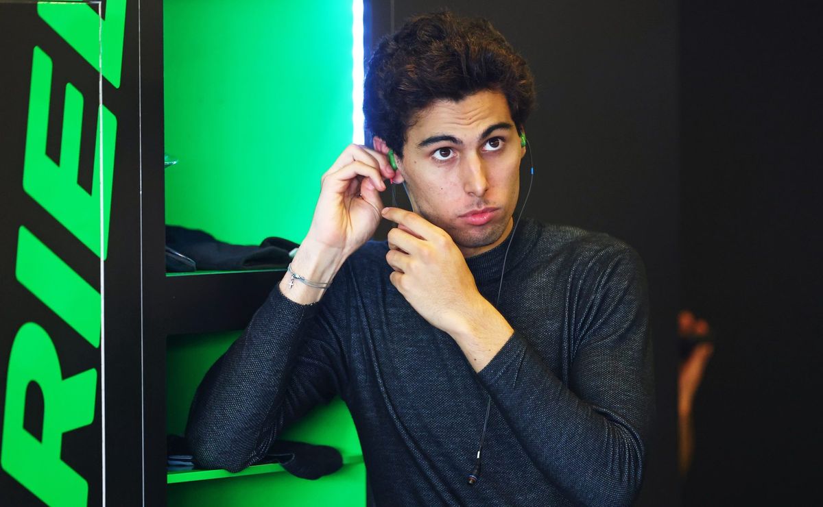 Bottas prevê estreia difícil de Bortoleto na Sauber e aconselha o piloto: “Não se cobre muito”