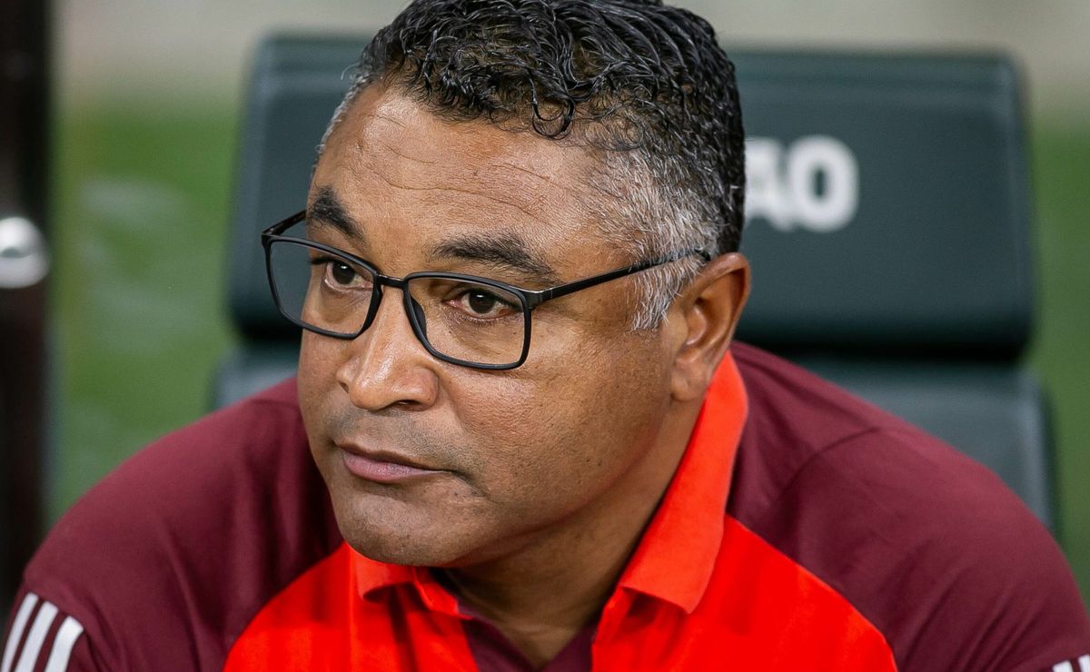 Internacional busca substituto de Alario e atacante que joga na Europa entra no radar