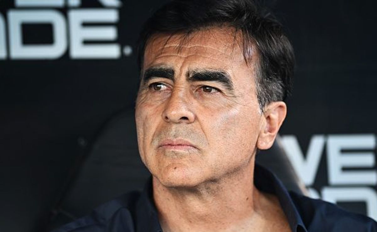 Santos pode dar troco em Gustavo Quinteros e tenta contratação de atacante alvo do Grêmio