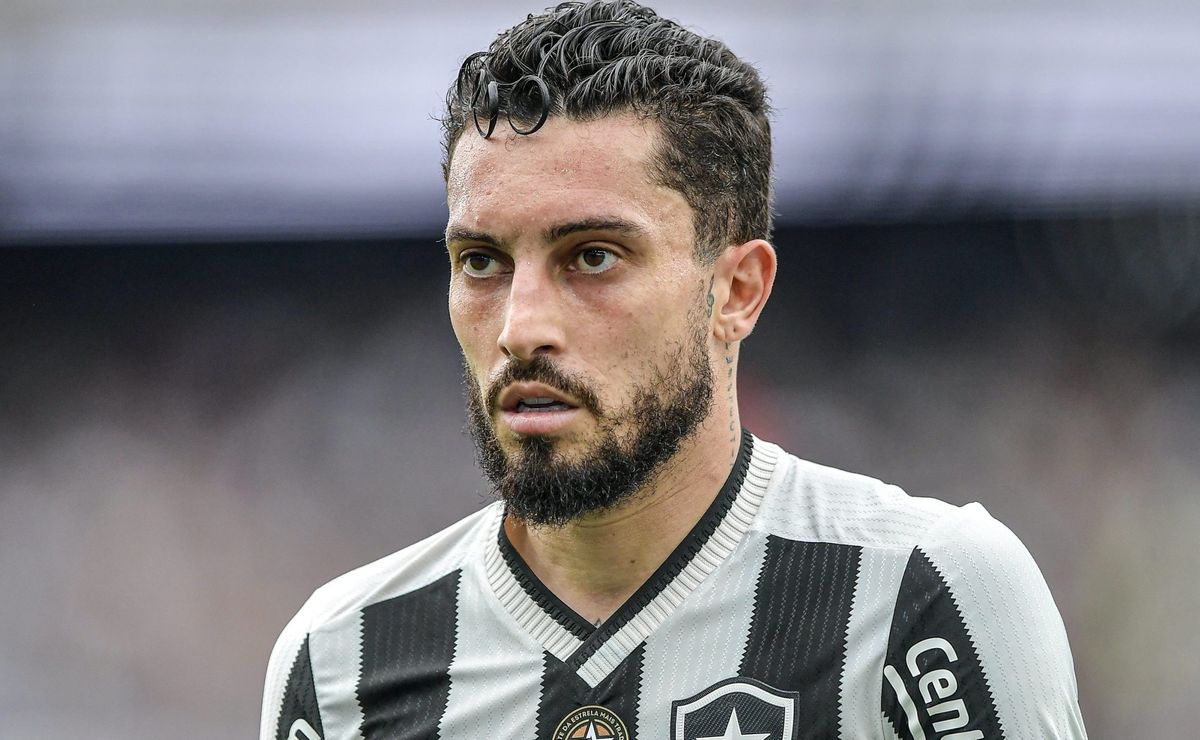 Alex Telles revela negociação com o Grêmio e explica motivos para escolher o Botafogo: “nunca foi...”