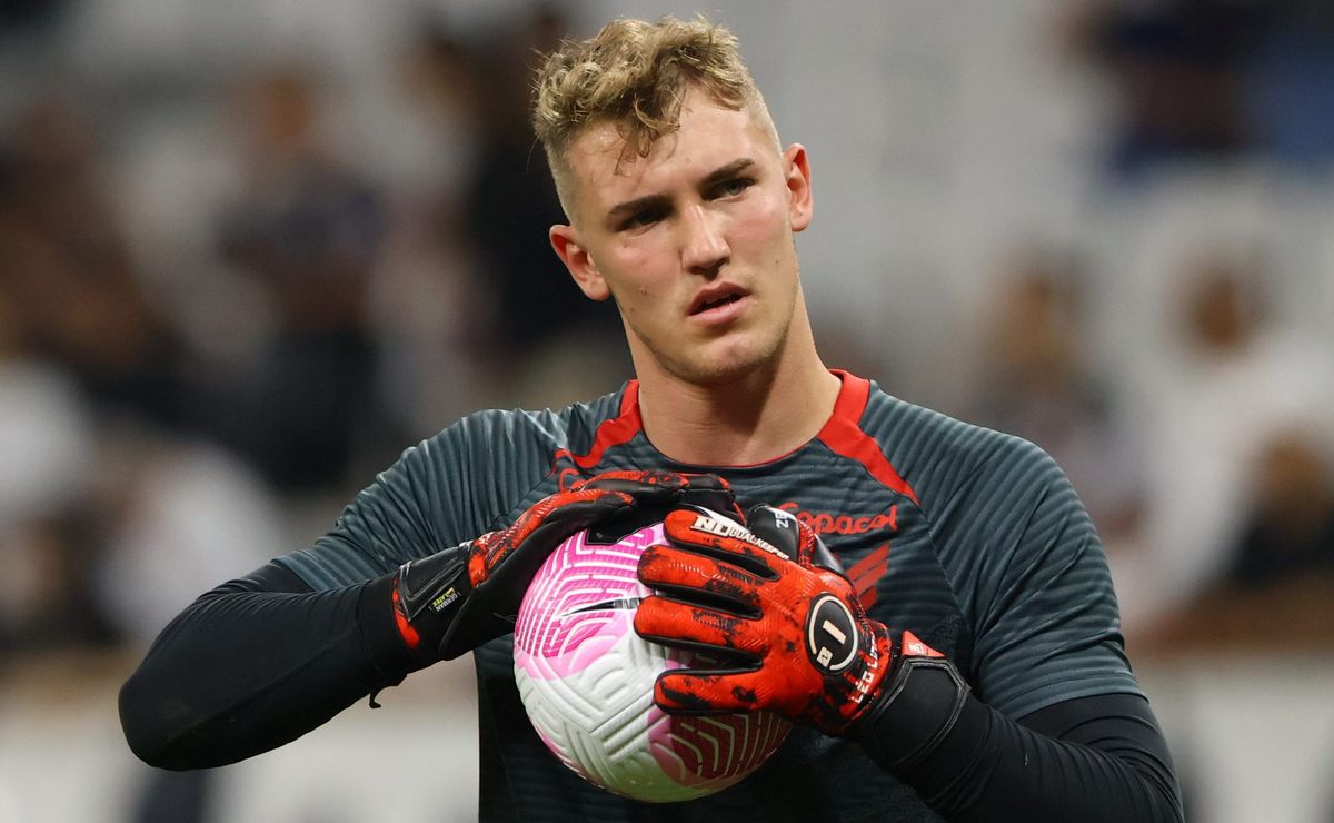 John Textor recebe 'não' após oferta por Léo Link no Botafogo e escolhe Pedro Morisco, do Coritiba