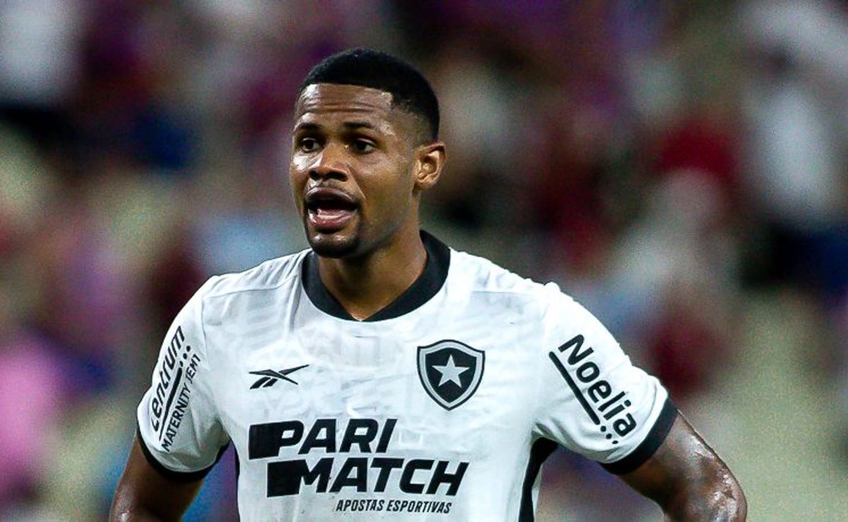 Júnior Santos ganha força para sair do Botafogo e Trabzonspor-TUR avança na contratação do atacante