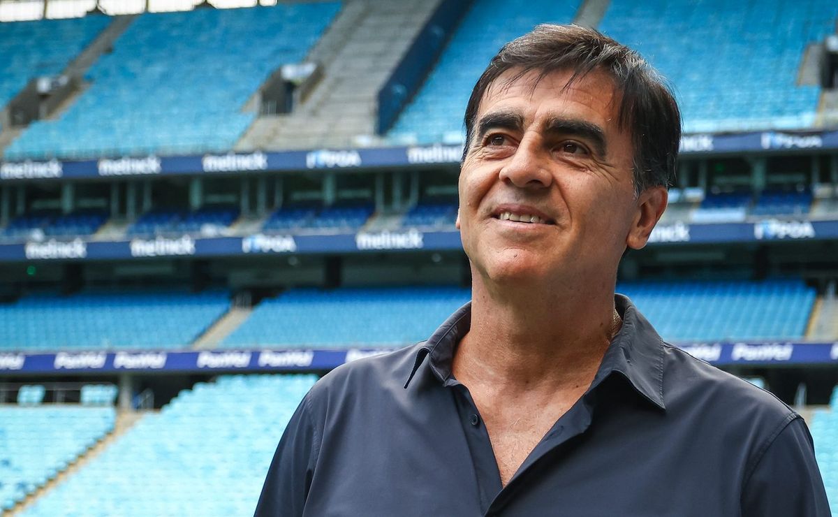 Alberto Guerra decide contratar 4 reforços ao Grêmio com aval de Gustavo Quinteros