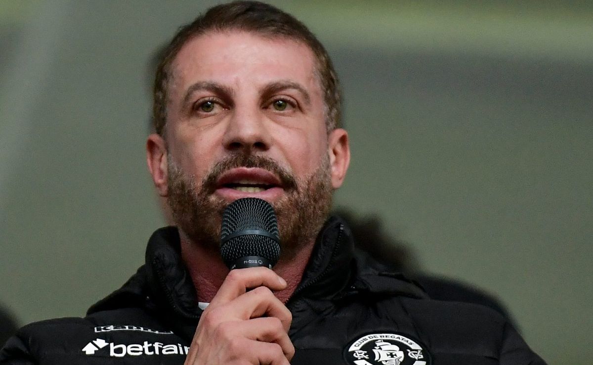 Pedrinho recebe relatório do Vasco que 777 Partners pagou apenas 18% sobre negociações fechadas