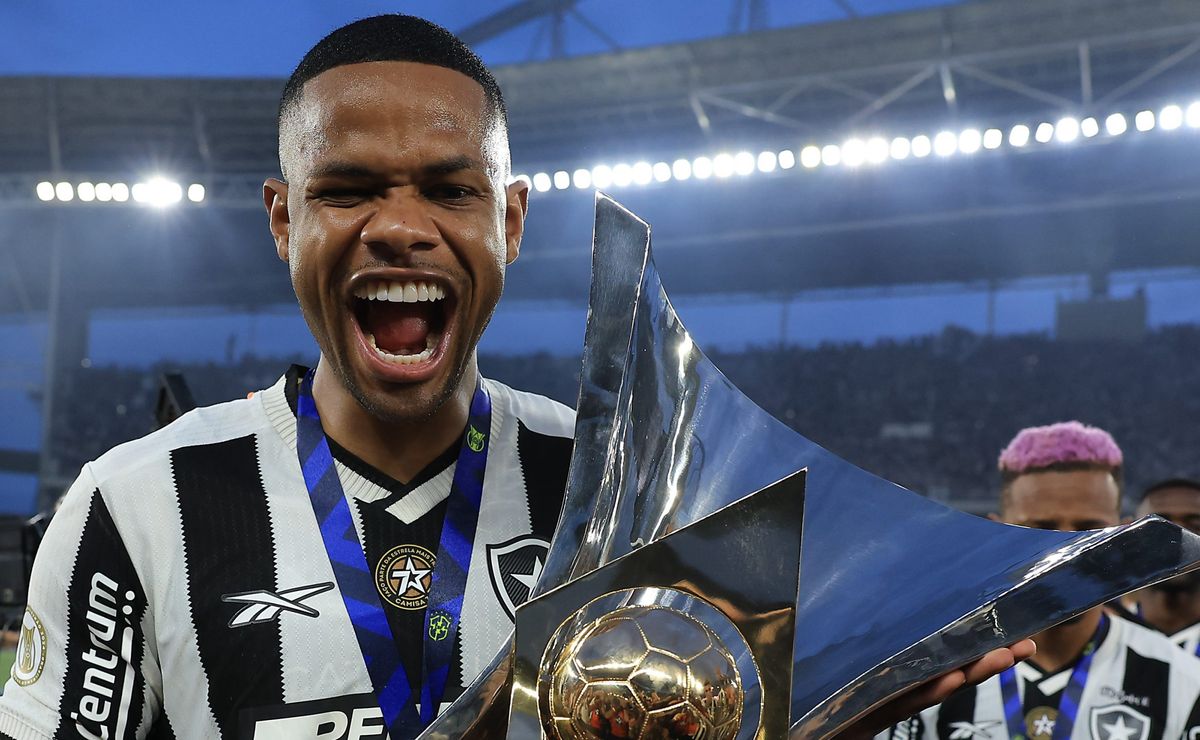 Santos busca acordo com Júnior Santos, do Botafogo, mas Textor descarta fechar negócio