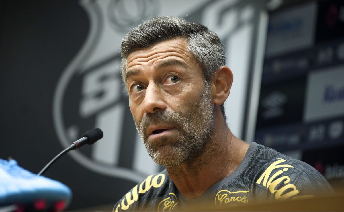 Pedro Caixinha surpreende o Santos ao revelar situação que viveu com Morelos: “chegou com sobrepeso”