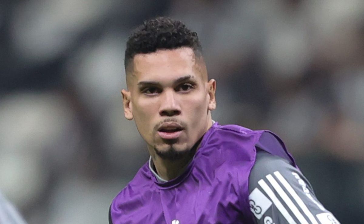 Vasco receberá R$ 5,75 milhões por ida de Paulinho ao Palmeiras