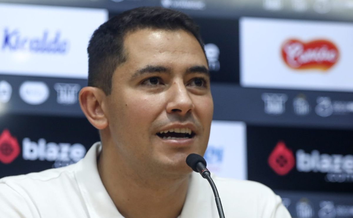 Santos de Pedro Martins avança pela contratação de Álvaro Barreal; Negociação é por empréstimo