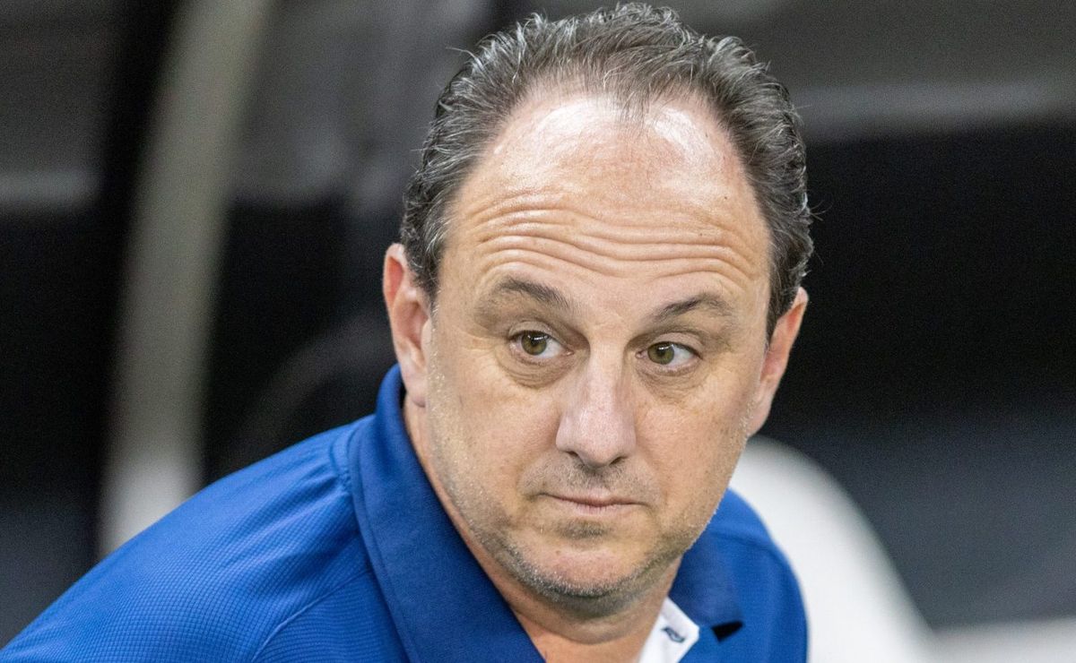 Rogério Ceni pede contratação e Vasco pode vender ao Bahia o goleiro Léo Jardim