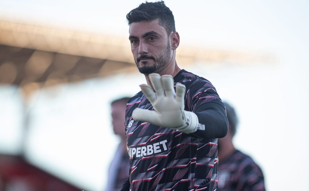 Após contratar Nestor e Michel Araújo do São Paulo, Bahia quer mais um e mira goleiro Rafael